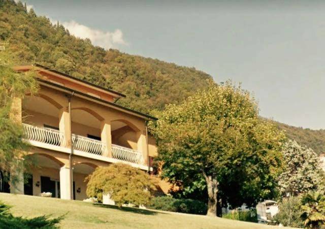 Location de vacances pour 2 personnes, avec terrasse et vue sur le lac ainsi que jardin et vue à Sarnico - 4