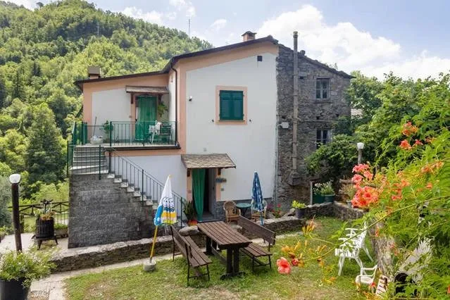 Albergo a gestione familiare per 7 persone, con panorama e giardino - 1