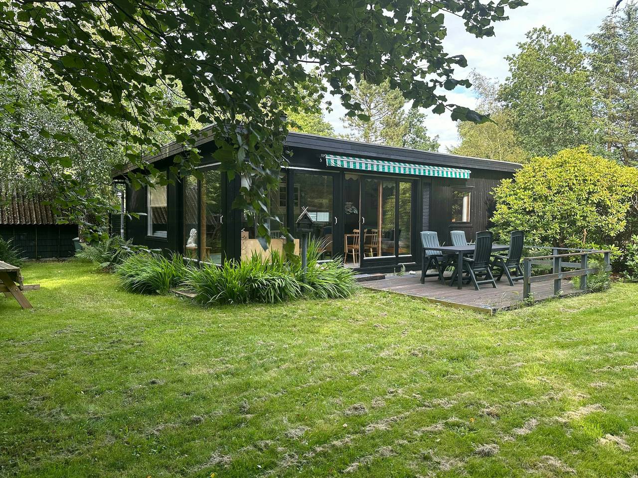 Summer house near Gudmindrup Beach with sunroom in Gudmindrup Lyng, Højby