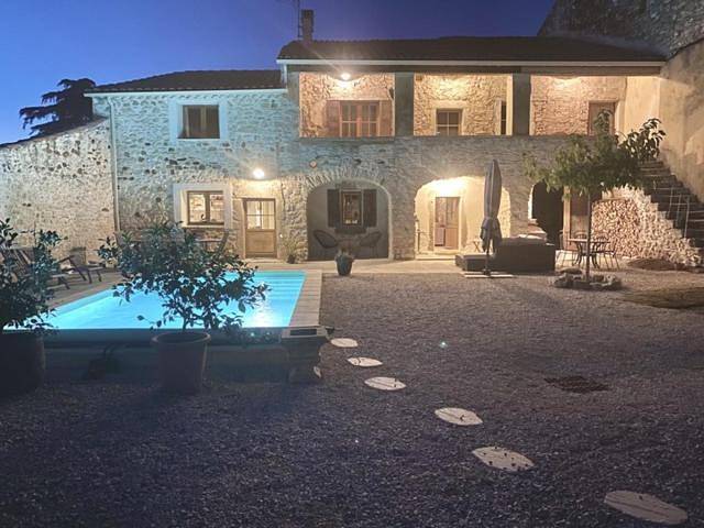 Location de vacances pour 8 personnes, avec jardin et piscine à Pougnadoresse - 3