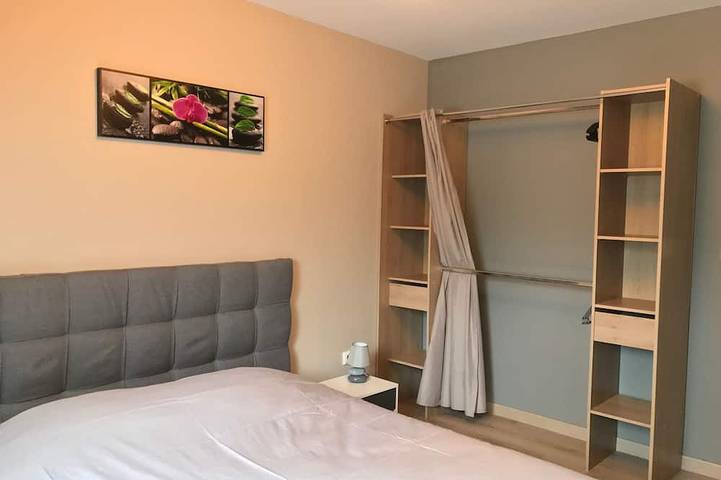 Location de vacances pour 8 personnes, avec jacuzzi ainsi que terrasse et jardin dans Parc Bagatelle - 2