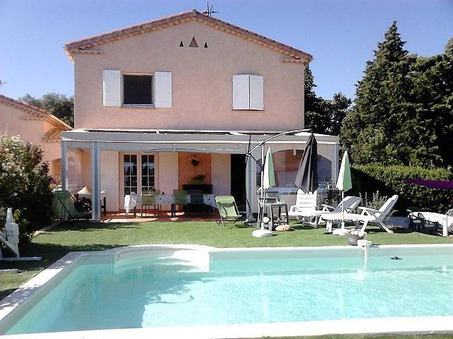 Chambres d'hôtes à la Bastide Neuve des Oliviers - Chambre Bali, vue sud vignobles et mer in La Londe-les-Maures, Région de Toulon