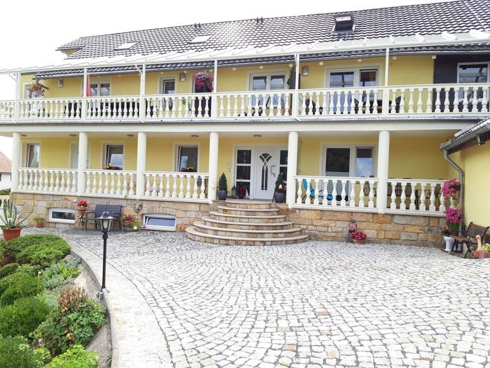 Ferienwohnung für 6 Personen, mit Terrasse und Garten