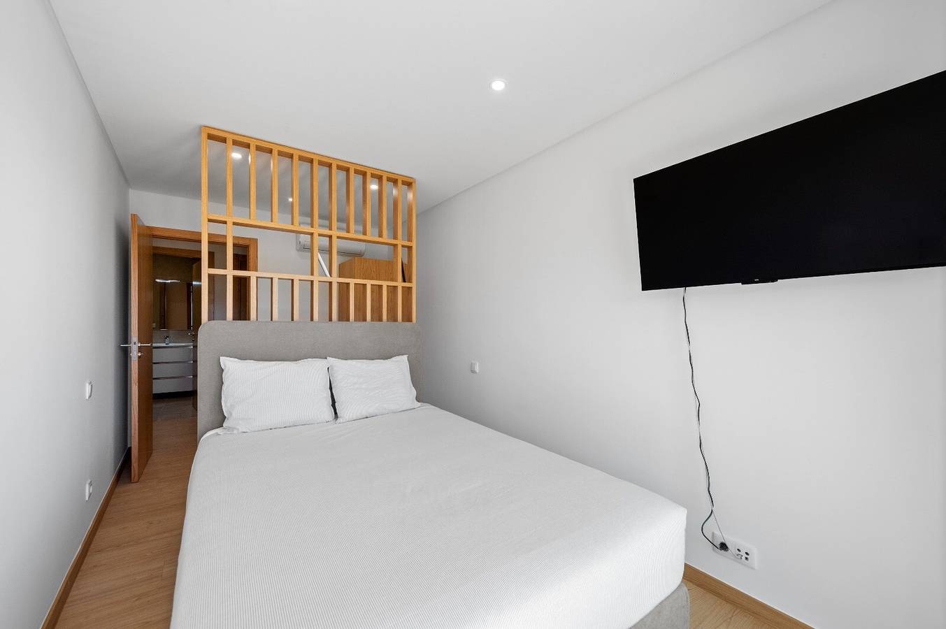Ganze Wohnung, Bed & Breakfast 'Piso Lua' mit Bergblick und beheiztem Pool in Serra do Marão, Vila Real