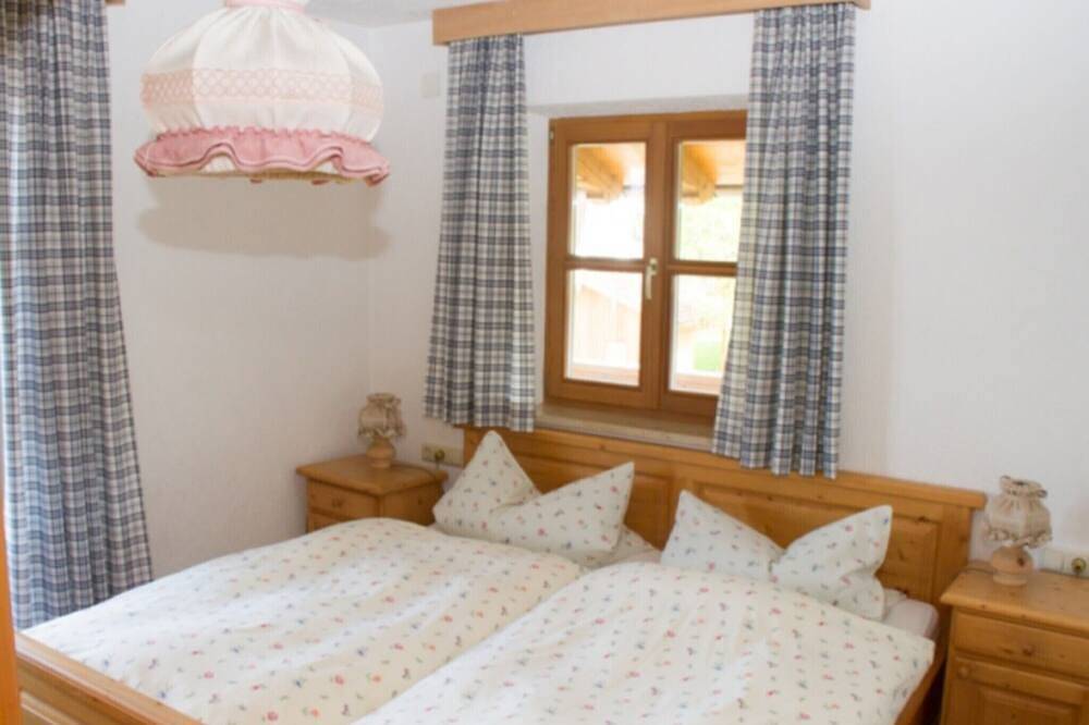 Ganze Wohnung, Ferienwohnung I, 40 qm für 4 Pers. 2 sep. Schlafzimmer in Rottau, Grassau