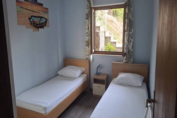 Ganze Wohnung, Two Bedroom Apartment with Sea View and Terrace in Ston, Dubrovnik-Neretva