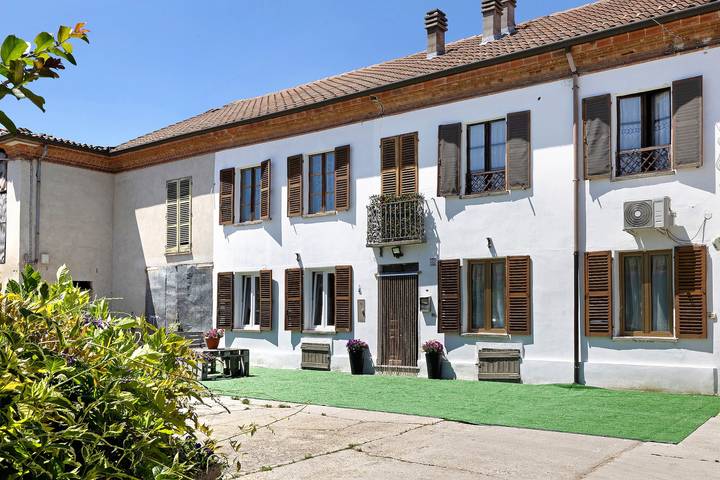 Room 'Mammolo' with Private Garden and Air Conditioning in Asti (Kommun), Asti provins