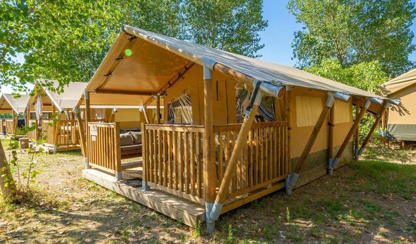 Camping pour 5 personnes, avec sauna ainsi que jacuzzi et terrasse dans Rab