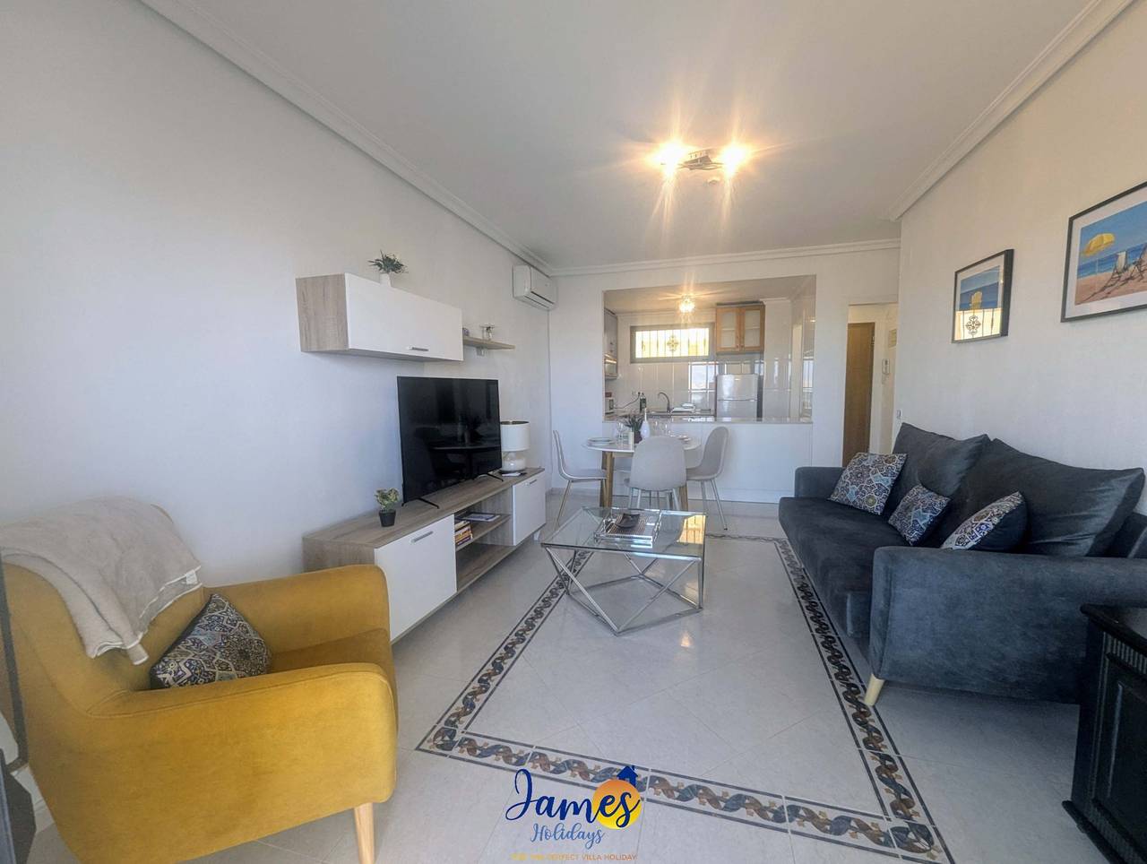 Entire apartment, Beachside Apart with Stunning Sea Views in Mar Azul Torrevieja, Torrevieja