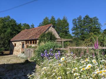 Gîte pour 4 personnes, avec jardin ainsi que piscine et jacuzzi à Ceaucé