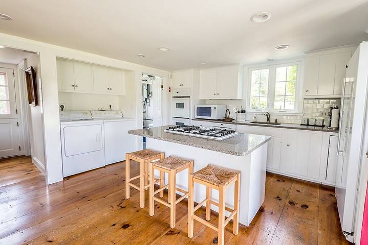 Holiday rental for 10 people, with balcony and hot tub in Cape Cod