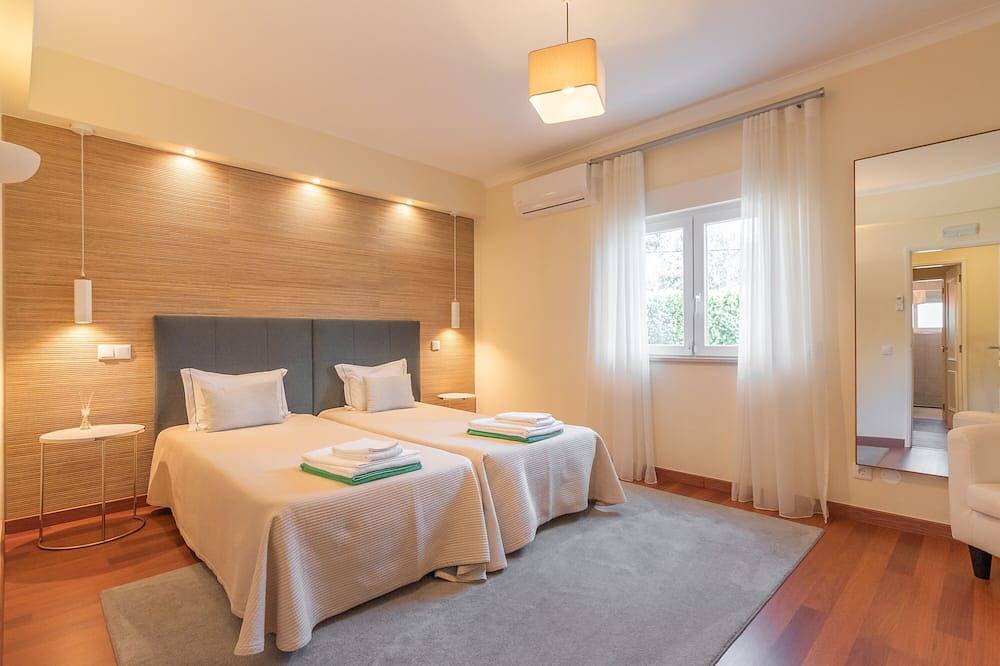 Villa Penina Gardens Heated Pool, Jacuzzi, Cinema, Gym, Games and Gardens in Alvor, Faro District