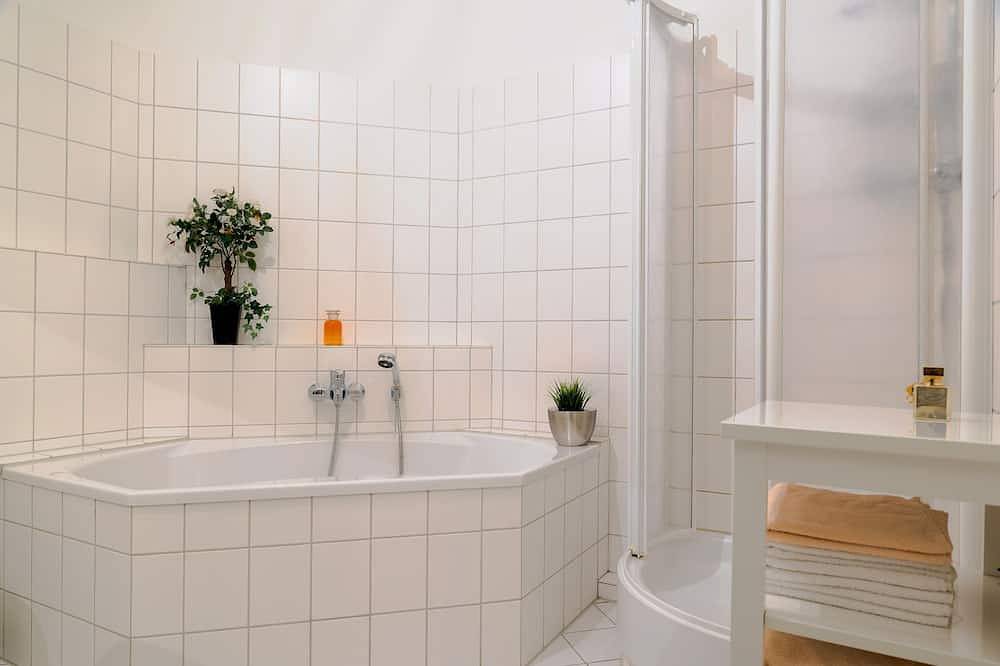 Entire apartment, Excl. Apartment 69 sqm, quiet central location 5 minutes walk to the historic old town in Lüneburg, Nordheide