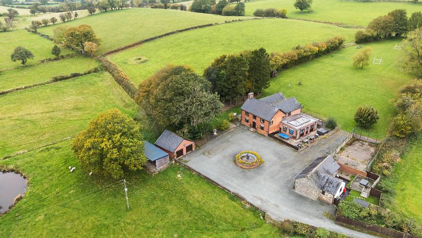 Cottage for 15 people, with garden and pool in Mid-Wales