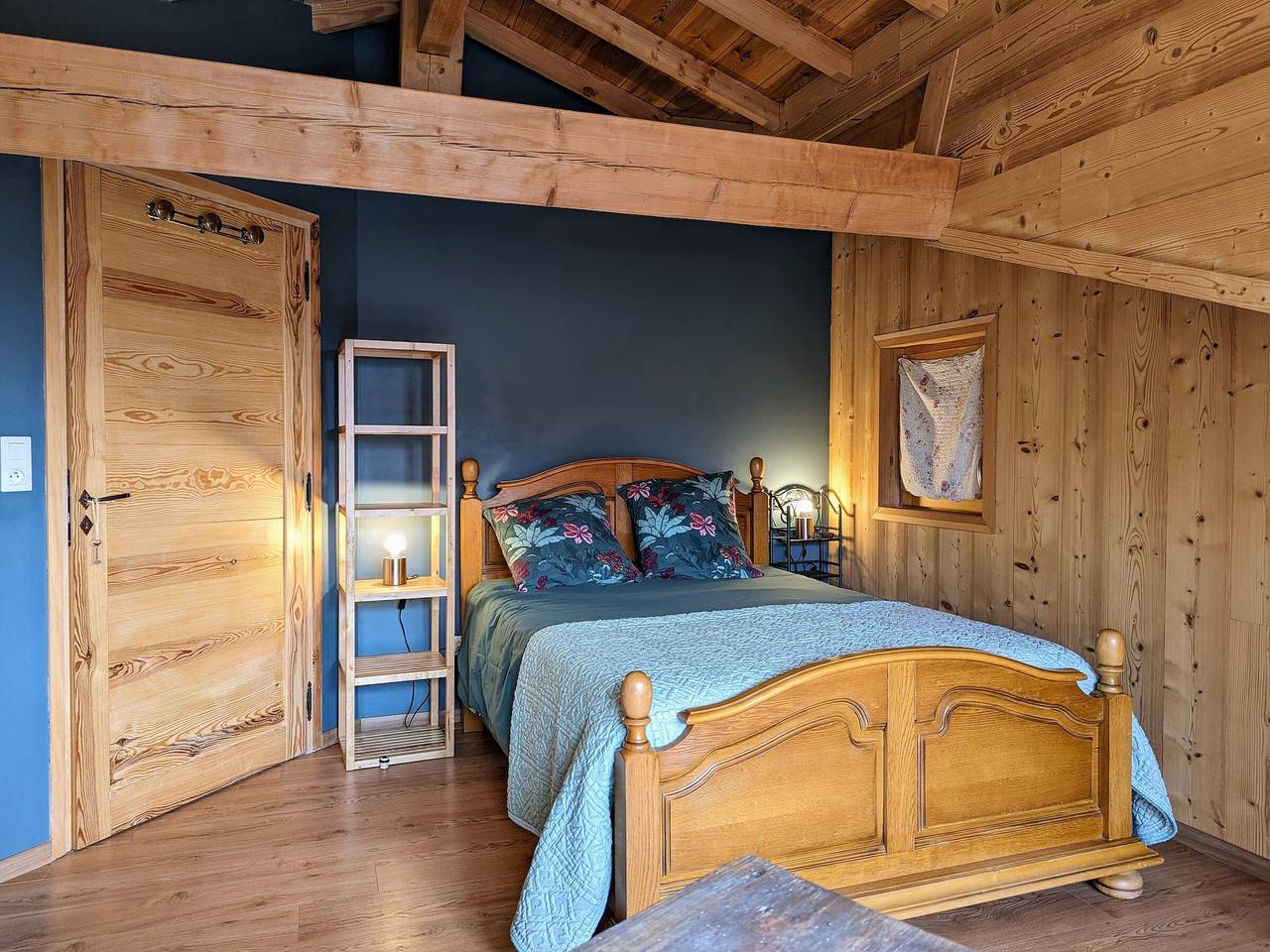 Gîte confortable près de la Cascade de la Beaume avec terrasses et parking privatif in Solignac-sur-Loire, Haute-Loire