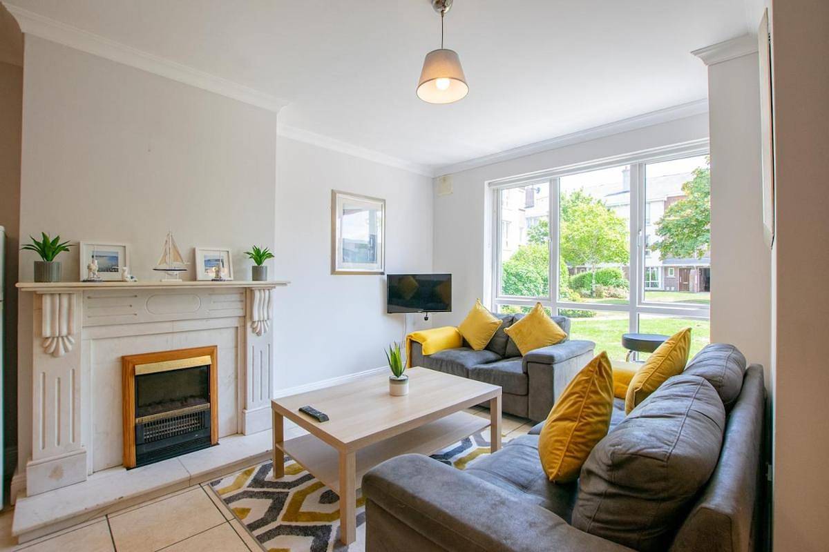 Entire apartment, Spacious 4 Bed Apartment in Limerick City in Limerick, County Limerick