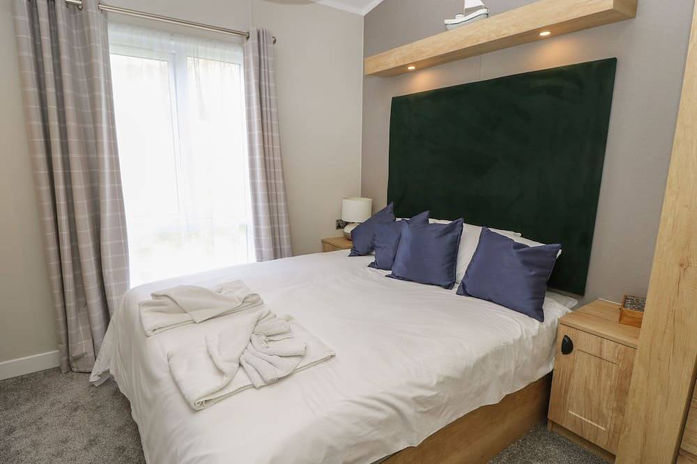 48 Crosswinds, luxury holiday cottage, with pool in Bembridge in Bembridge, Isle of Wight