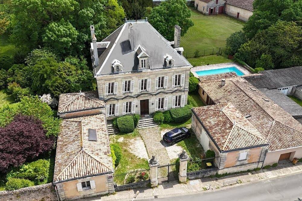 Clos Peyredoulle: 4-star hotel with a pool, billiards, and grounds in Blaye, Blaye und Umgebung