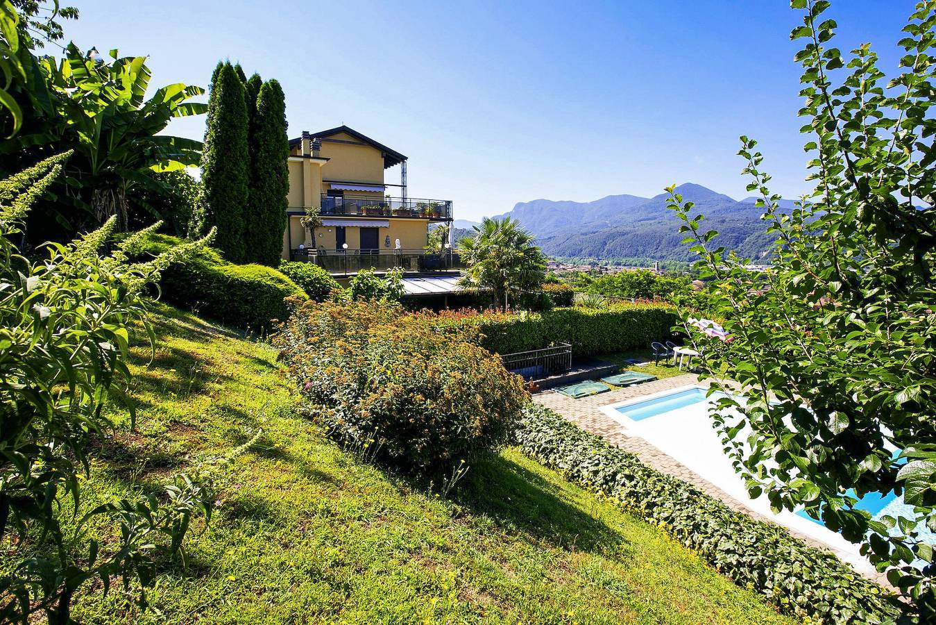 Geheel appartement, Vakantieappartement voor 3 personen met uitzicht op het meer in Luino, Comune di Luino