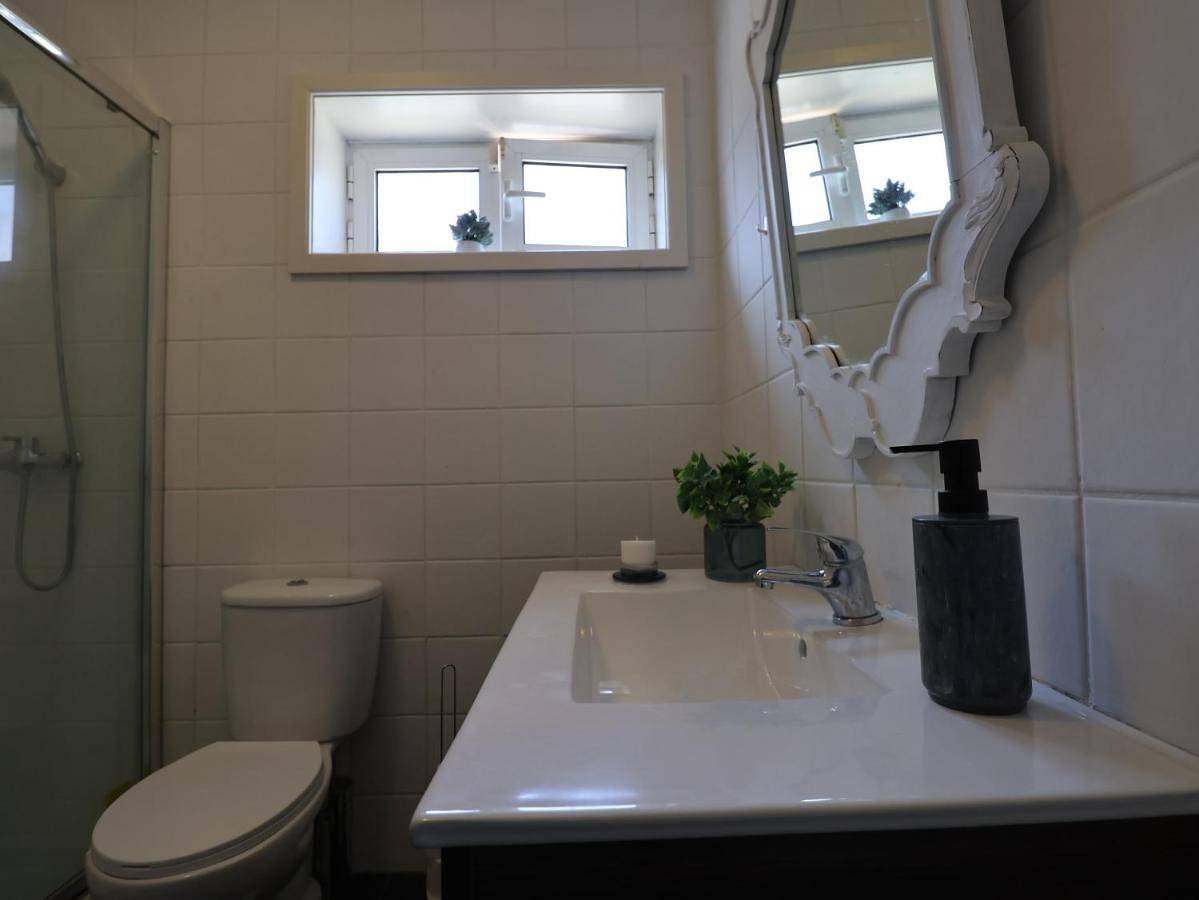 Double Room with Shared Bathroom in Aldoar, Oporto