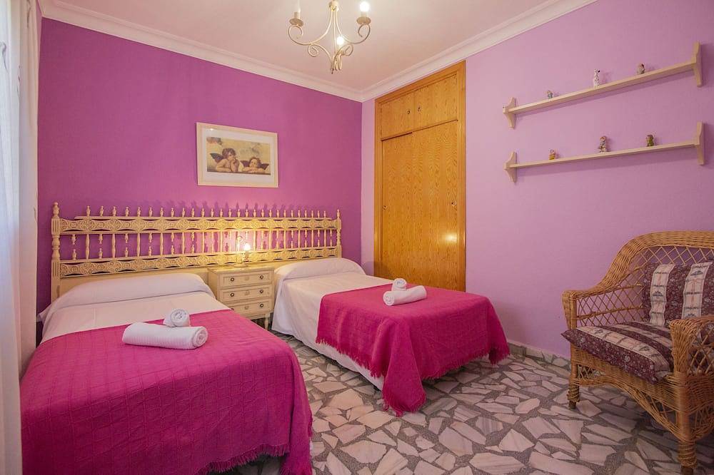 La Higuera, in Valdelaguna, for 10/15 people with Swimming Pool in Valdelaguna, La Alcarria