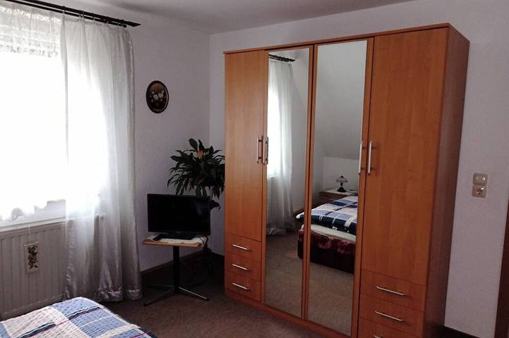 Ganze Wohnung, Gemütliche Ferienwohnung in ruhiger Umgebung mit Terrasse in Freital, Osterzgebirge