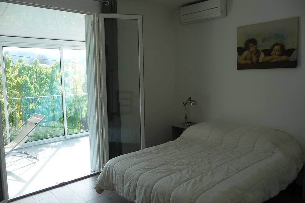 Independent villa with garden and swimming pool area near downtown in Brignoles, Brignoles region