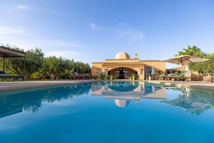 Maison d’hôte pour 2 personnes, avec vue et sauna ainsi que piscine et jardin, animaux acceptés