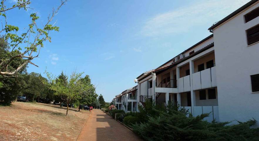 Ferienwohnung für 5 Personen, mit Garten in Duga Uvala