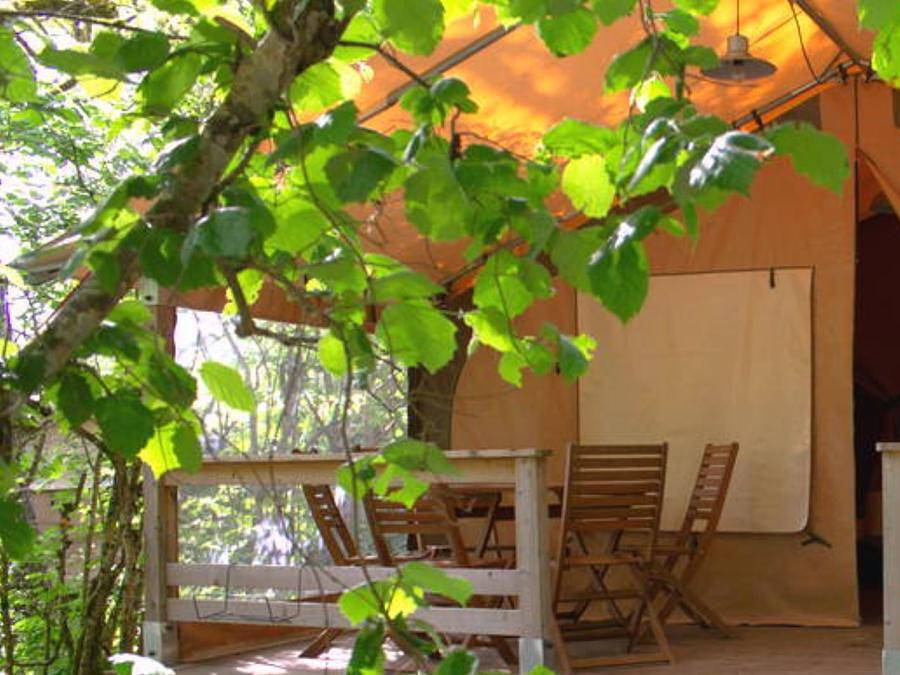 Flower Camping De la Plage - Tent 5 persons - Eden Standard 30m² 2 bedrooms - no bathroom + View of the Lot + covered terrace 11.5m². in Saint-Cirq-Lapopie, Causses du Quercy Regional Nature Park