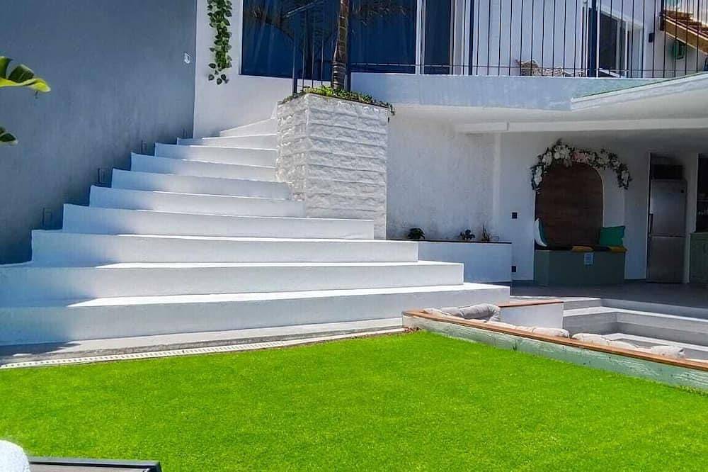 Luxury Nest with Panoramic Wiews 10 min from Loro Park in Realejo Bajo, Los Realejos