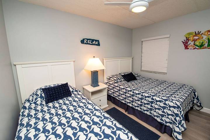 Vacation rental for 5 people, with hot tub and pool as well as balcony in St. Augustine Beach