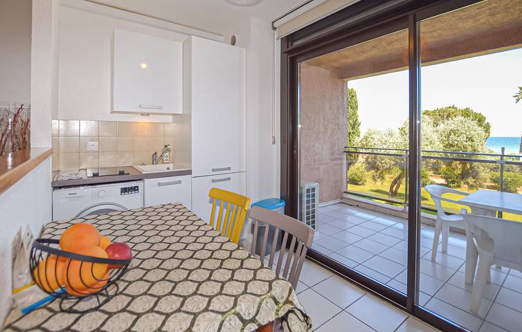 Apartamento vacacional entero, Apartamento frente al mar con piscina y terraza cerca de Moriani-Plage in Moriani-Plage, Región de Corte