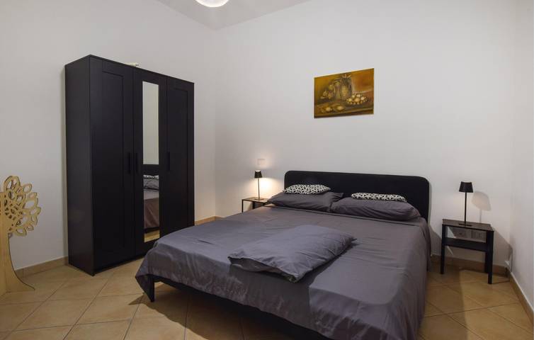 Modern Apartment 2km from Beach with Parking, Washer & A/C in Taormina, Messina Province