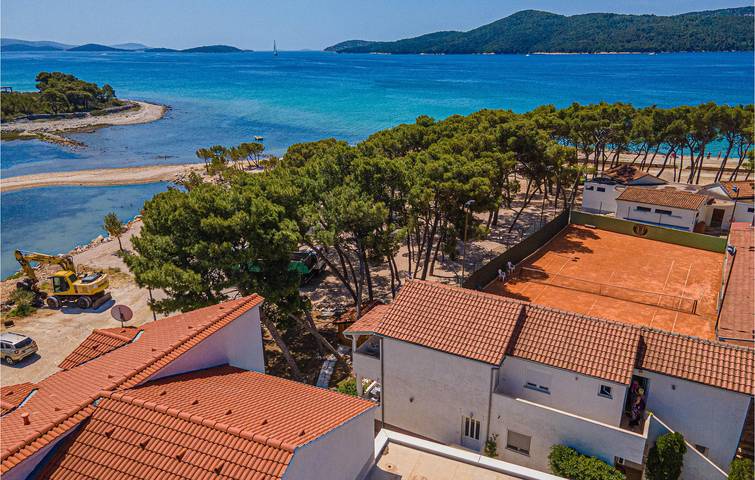 Charmantes Apartment, 2 km vom Strand entfernt: klimatisiert, mit Pool und WLAN in Sibenik, Šibenik-Knin
