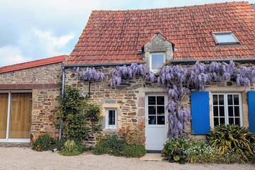 Gîte pour 4 personnes, avec jardin à Quettehou