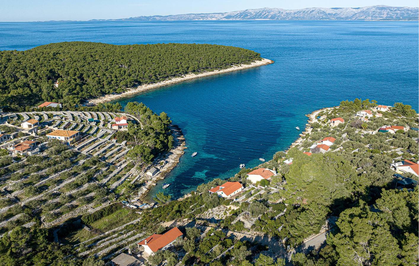Gemütliche Ferienwohnung mit Terrasse, 2,5 km vom Strand entfernt und mit moderner Ausstattung in Vela Luka, Korcula