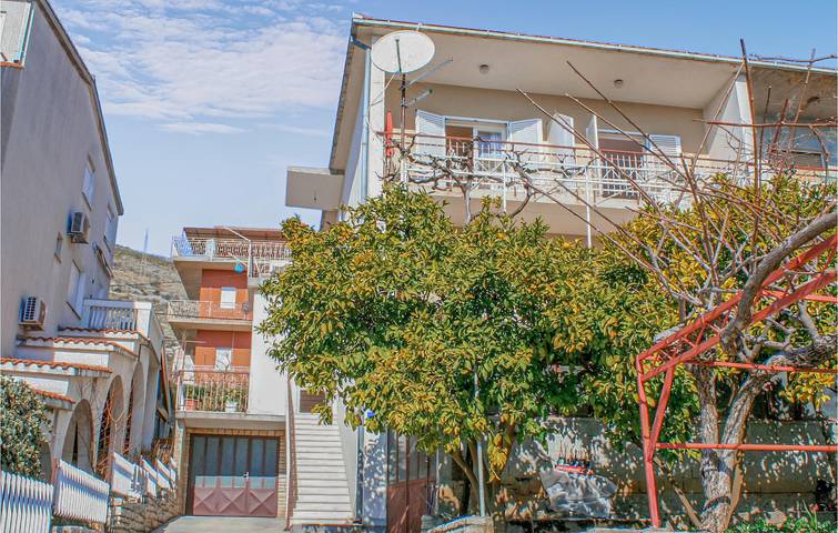 Ferienwohnung für 3 Personen, mit Terrasse in Trogir