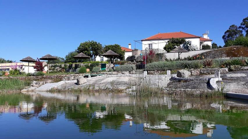 Chambre d’hôte pour 2 personnes, avec Balcon et Terrasse ainsi que Jardin et Piscine