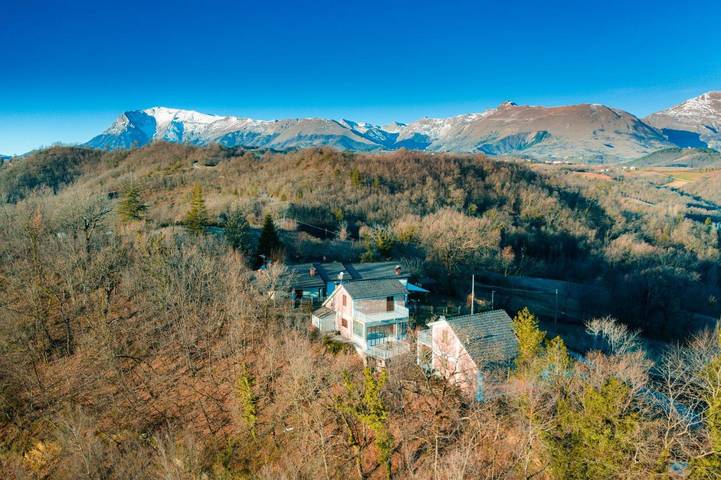 Ferienhaus für 9 Personen, mit Balkon und Terrasse sowie Garten und Ausblick