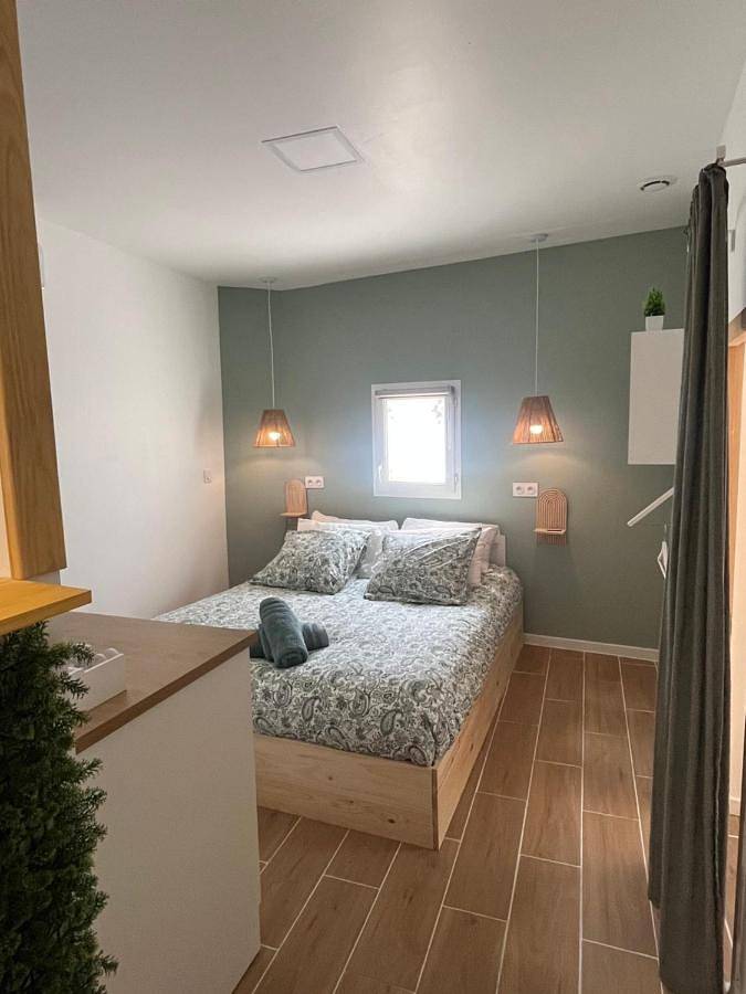 Gîte pour 2 personnes, avec piscine et jardin ainsi que terrasse et jacuzzi à Paulhan (Hérault) - 2