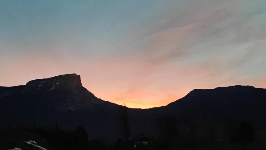Location de vacances pour 2 personnes, avec vue ainsi que piscine et jardin à Myans - 4