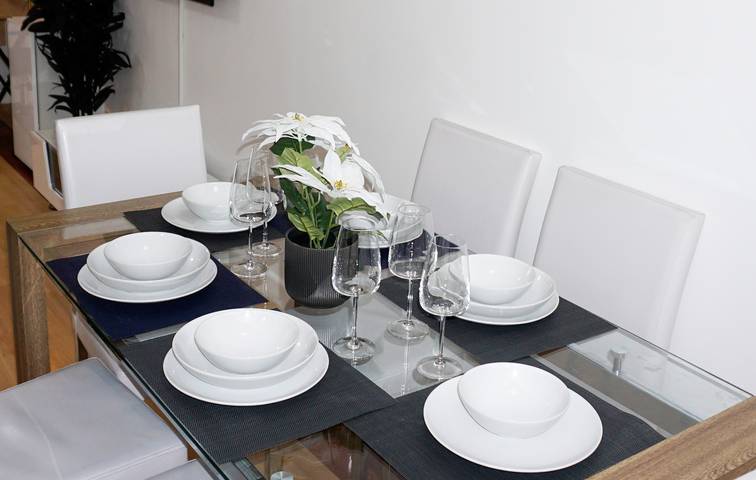 Biz & Fam Sleeps 7 Wigan w/ Parking, Self-Check-in in Wigan, Grand Manchester