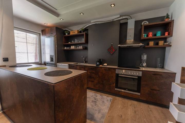 Ganze Wohnung, Ferienwohnung für 6 Personen mit Balkon in Pristina, Kosovo
