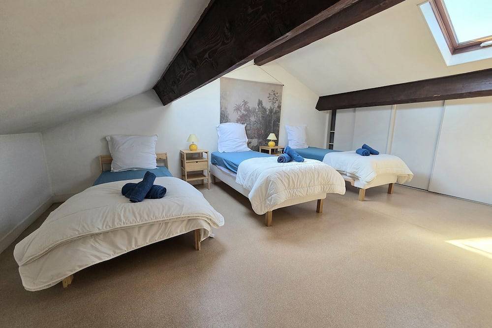 Large house for a city break in Angoulême, Charente
