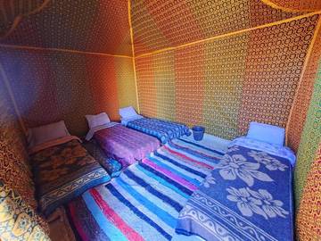 Gîte pour 2 personnes, avec vue ainsi que terrasse et piscine dans Merzouga