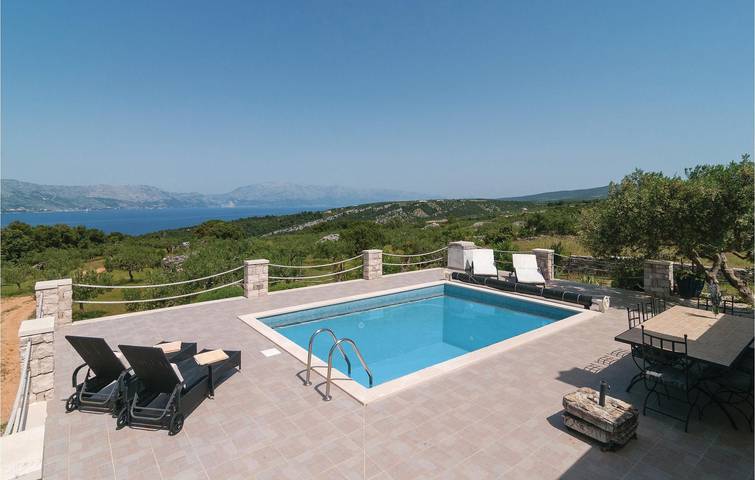 Gemütliche Ferienwohnung mit Pool, Terrasse und 2 km Entfernung zum Strand in Postira, Brac