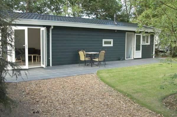 Chalet voor 6 personen, with terras and zwembad as well as tuin - 1