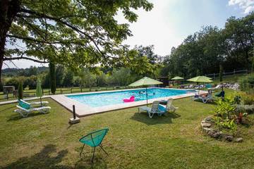 Maison de campagne pour 4 personnes, avec piscine ainsi que terrasse et jardin, animaux acceptés dans Vergt-de-Biron