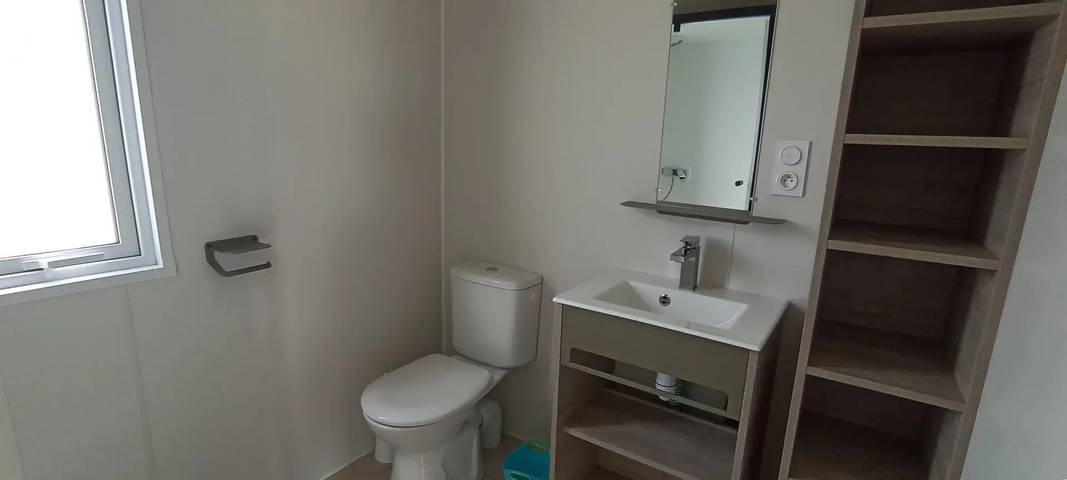 Mobil home pour 2 personnes, avec sauna et bassin pour enfant, animaux acceptés à Pouldreuzic - 4